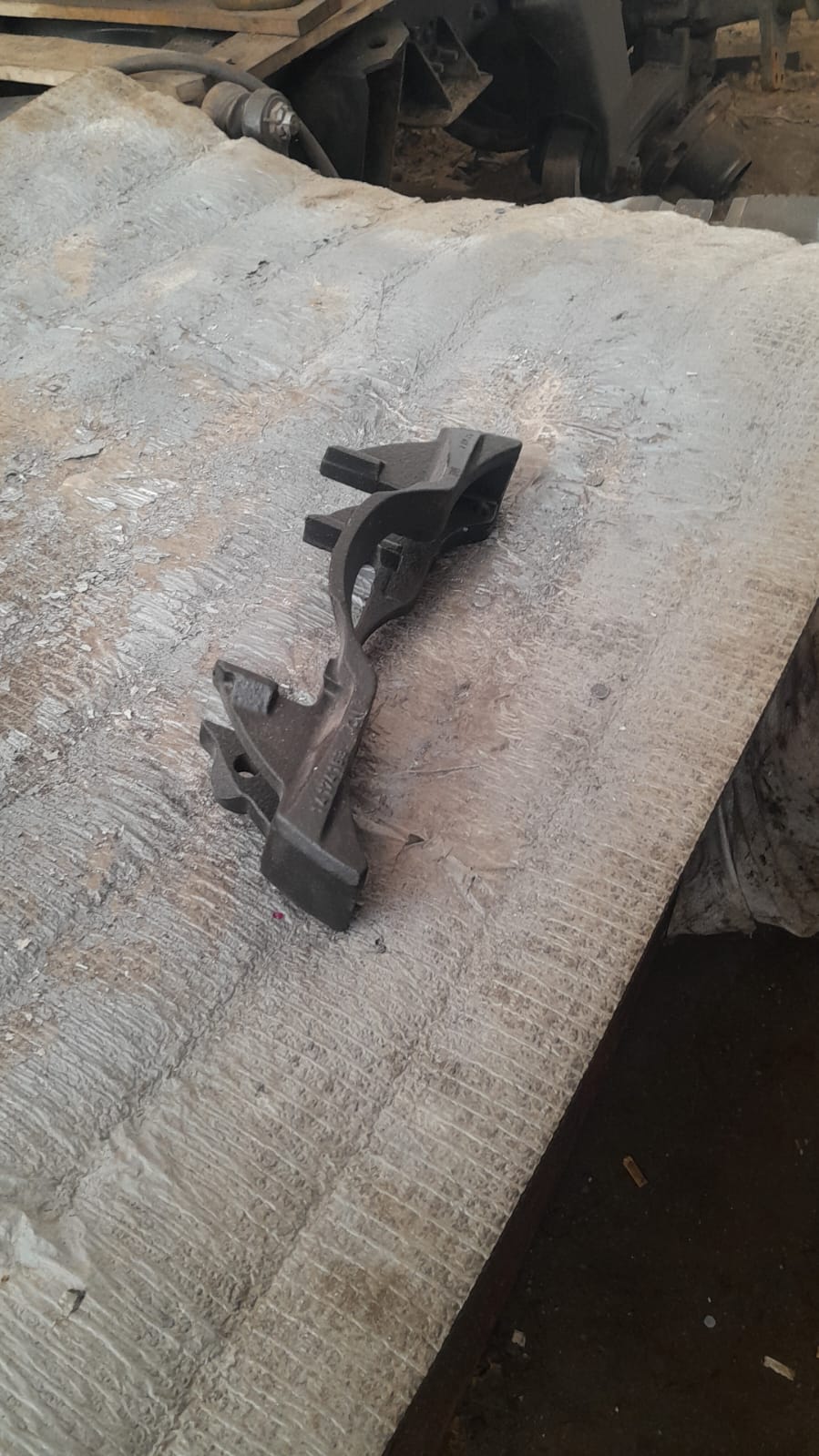 Скоба суппорта man L2000